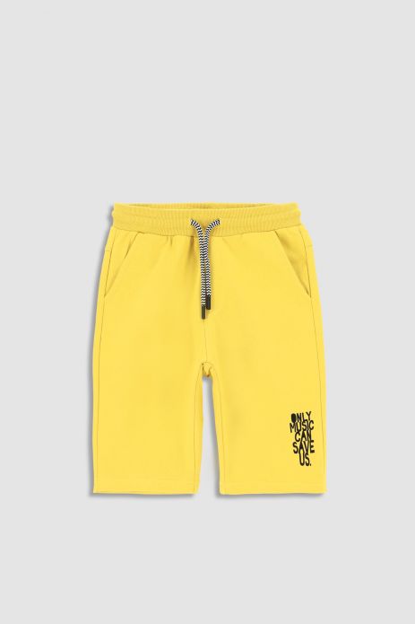 Krátke nohavice  žlté s vreckami a potlačou na nohavici